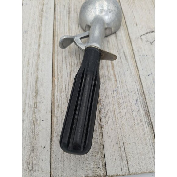 Peerless Metal Ice Cream Scoop Black Handle - Picture 5 of 9